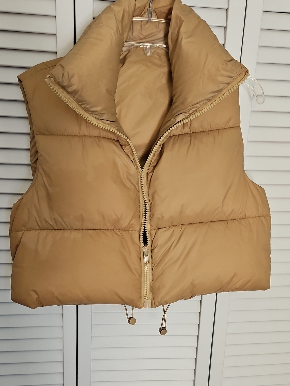 NWOT TAN PUFFER VEST SZ M